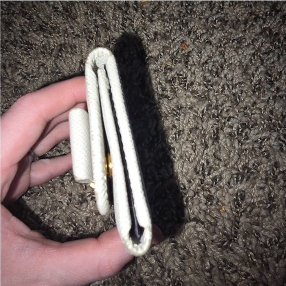 Prada White & Gold 6 Key Holder (EUC)(COMES WITH CARD) - Picture 5 of 8